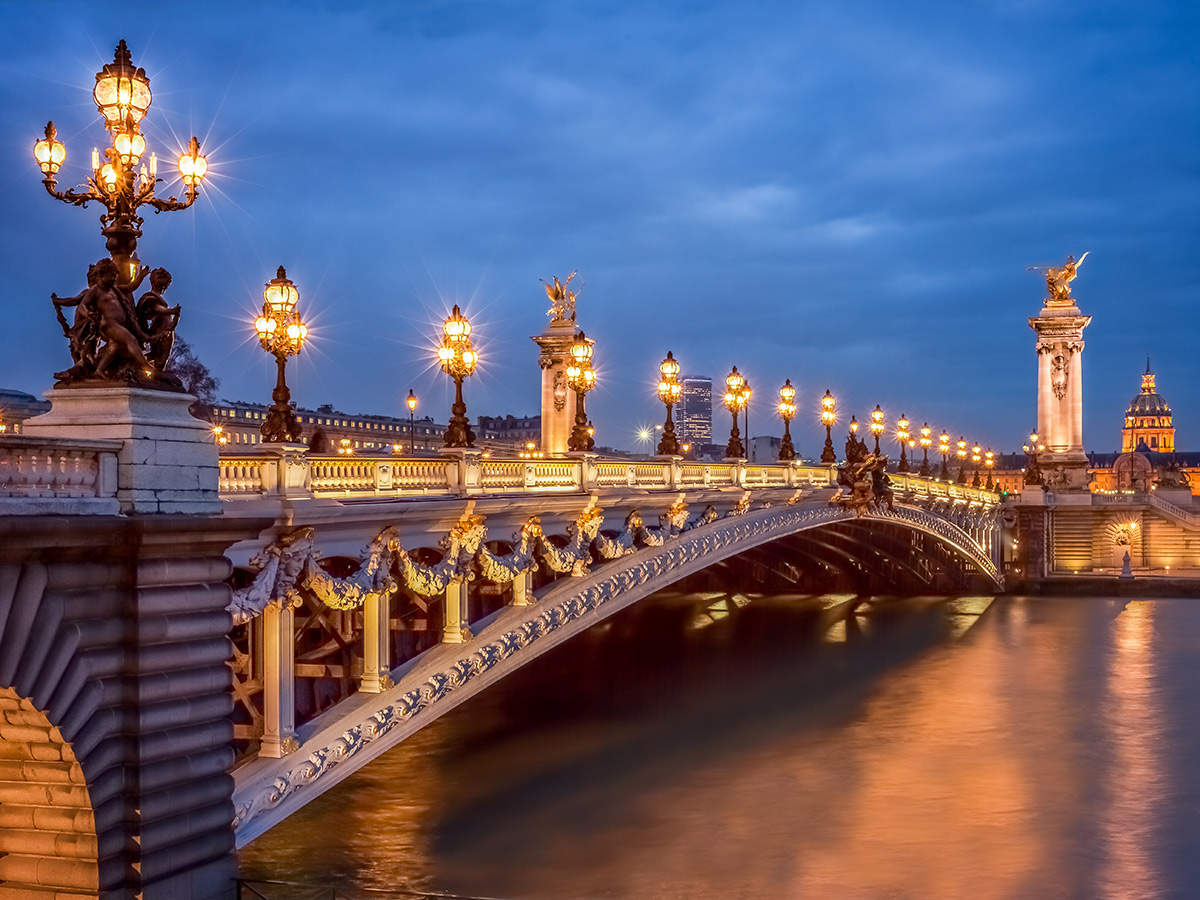 die-champs-elysee-im-lichtermeer-pont-alexandre-61287443.jpg